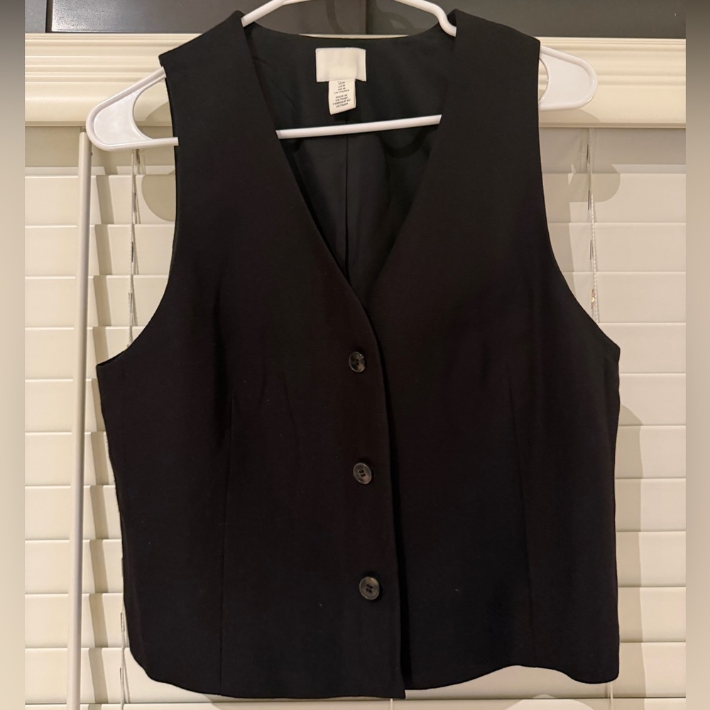 H&M Black Button-Up Sleeveless Blouse